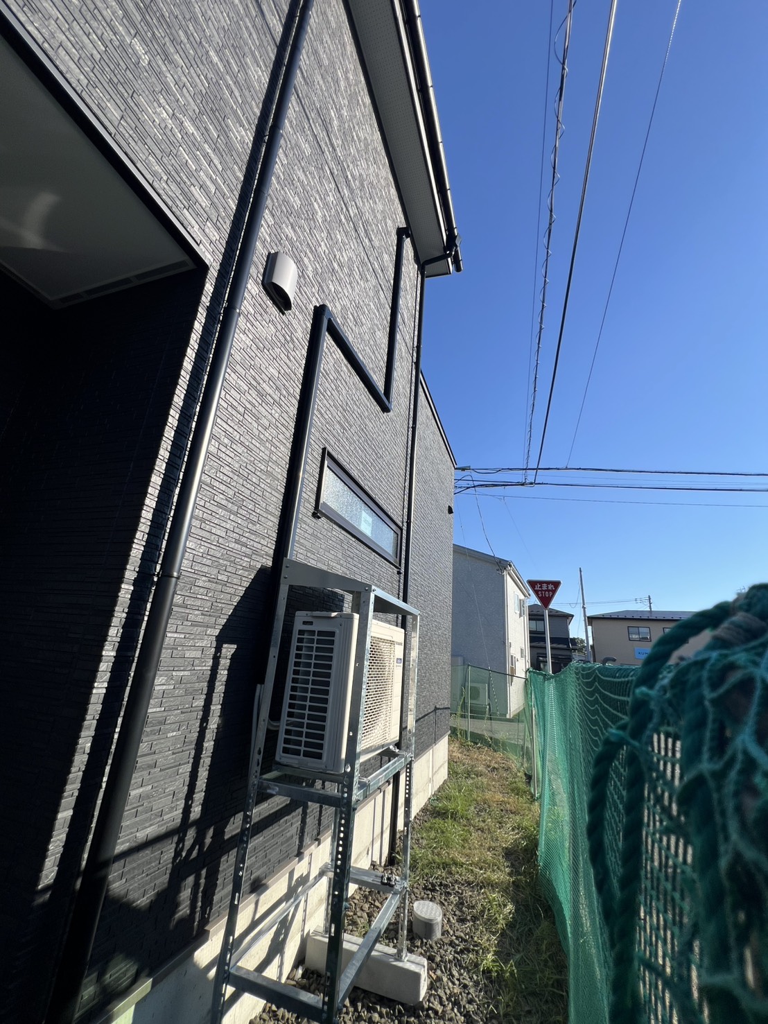 エアコン室外機と配管施工